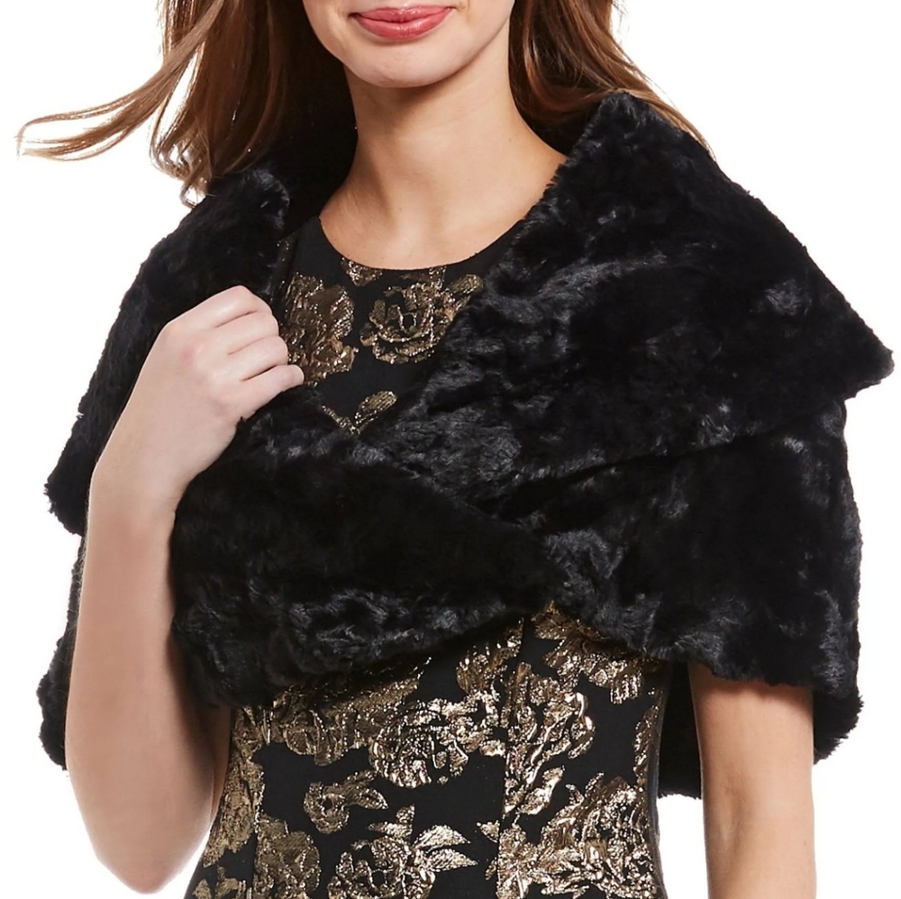 Eliza J NWT Faux Fur Capelet/Shrug Wrap